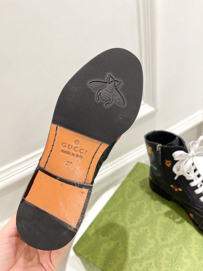 GU Boots Embroidered