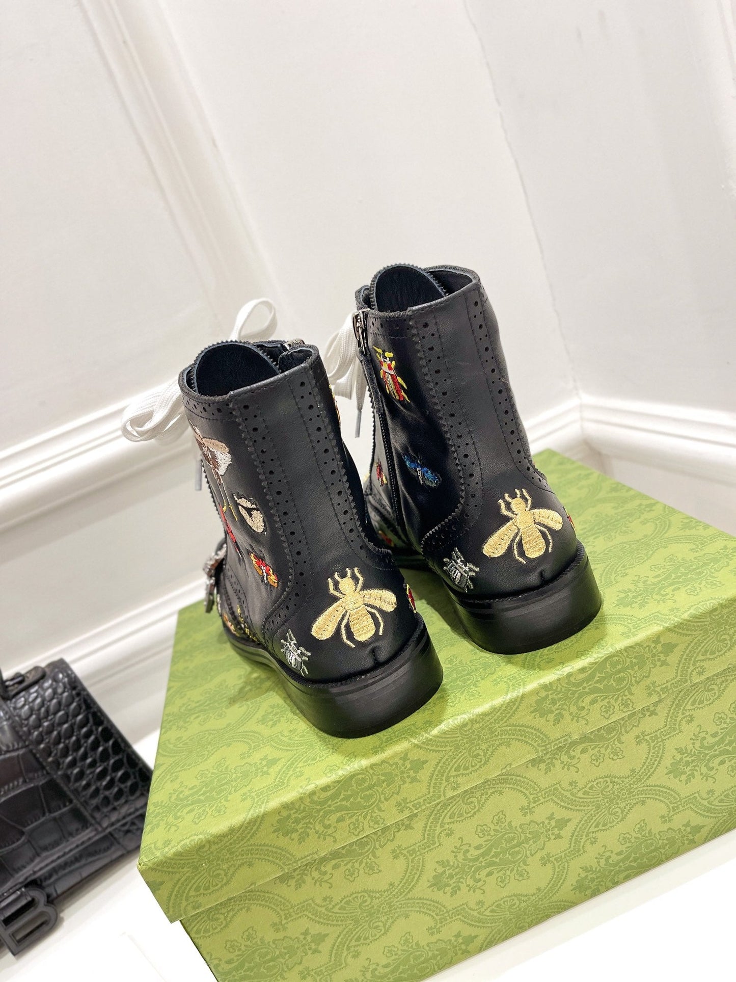 GU Boots Embroidered