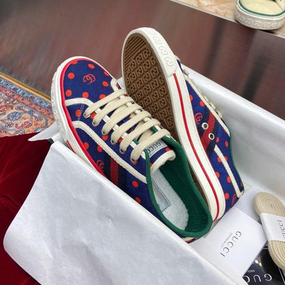 GU  Sneakers