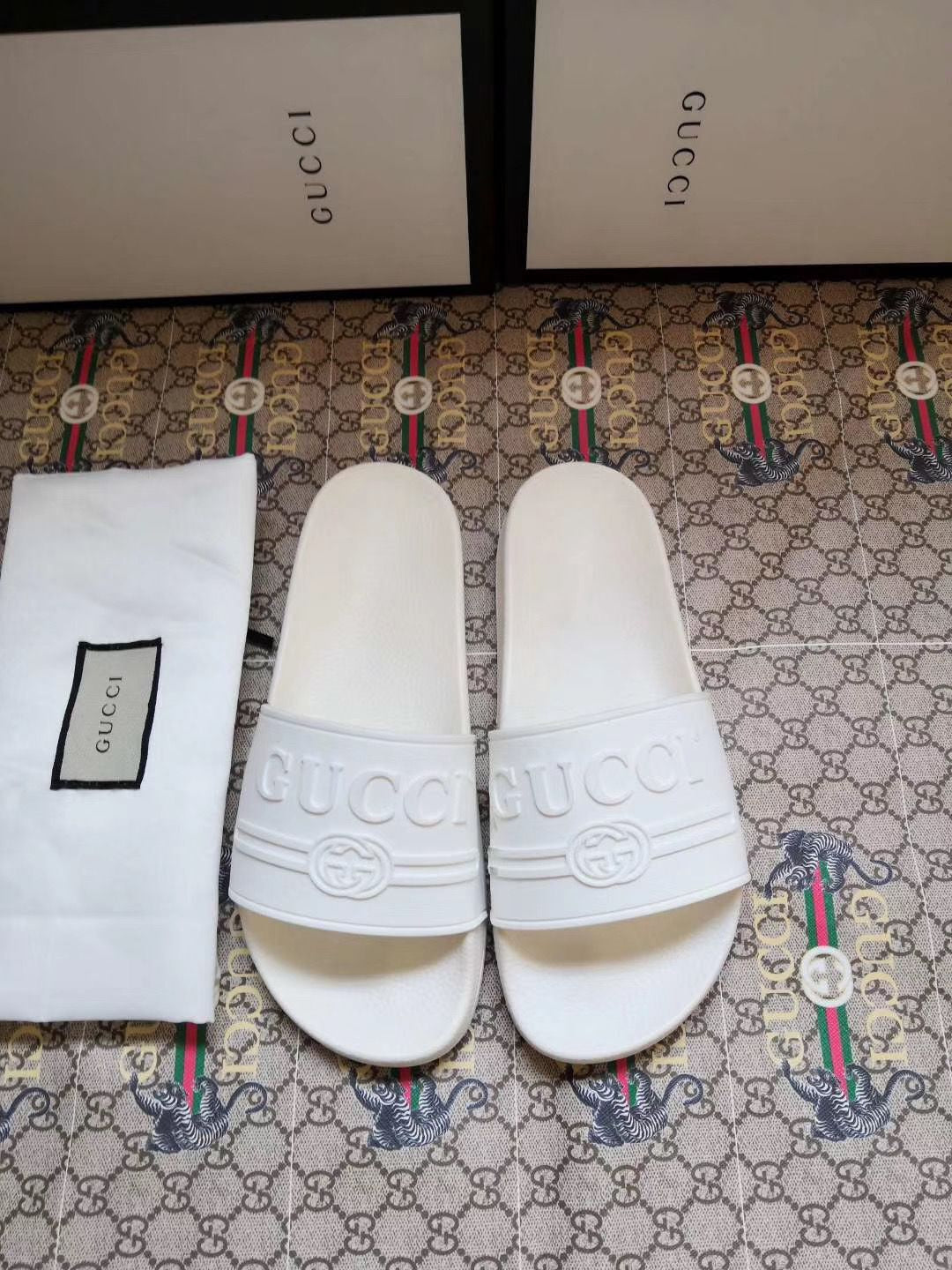 GU  Slippers  2  Color 's