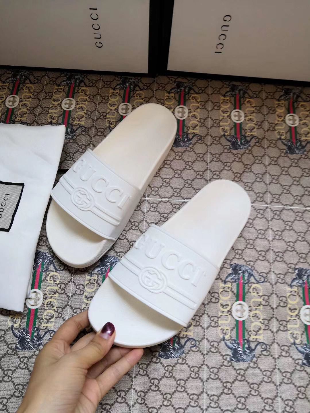 GU  Slippers  2  Color 's
