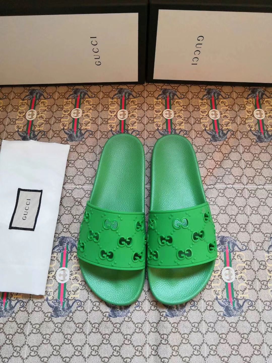 GU  Slippers  2  Color 's
