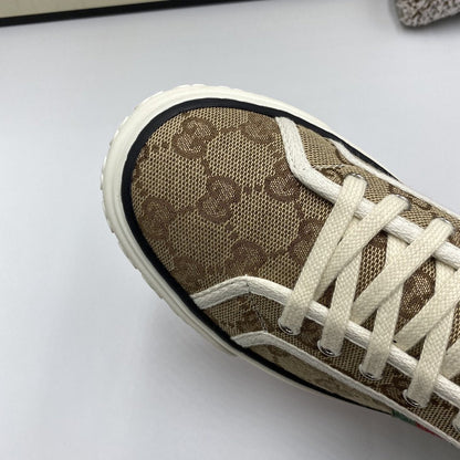 GU  Sneakers High