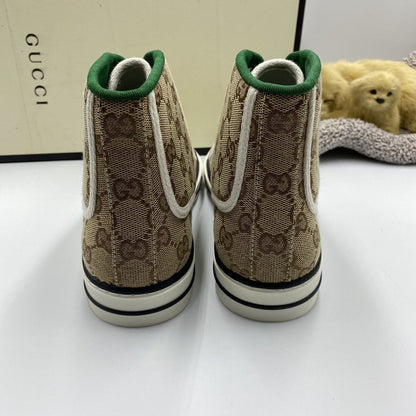 GU  Sneakers High