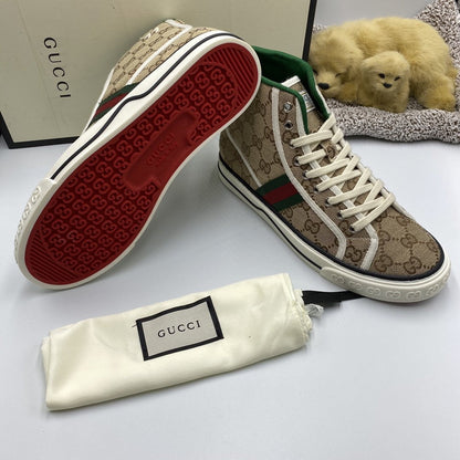 GU  Sneakers High