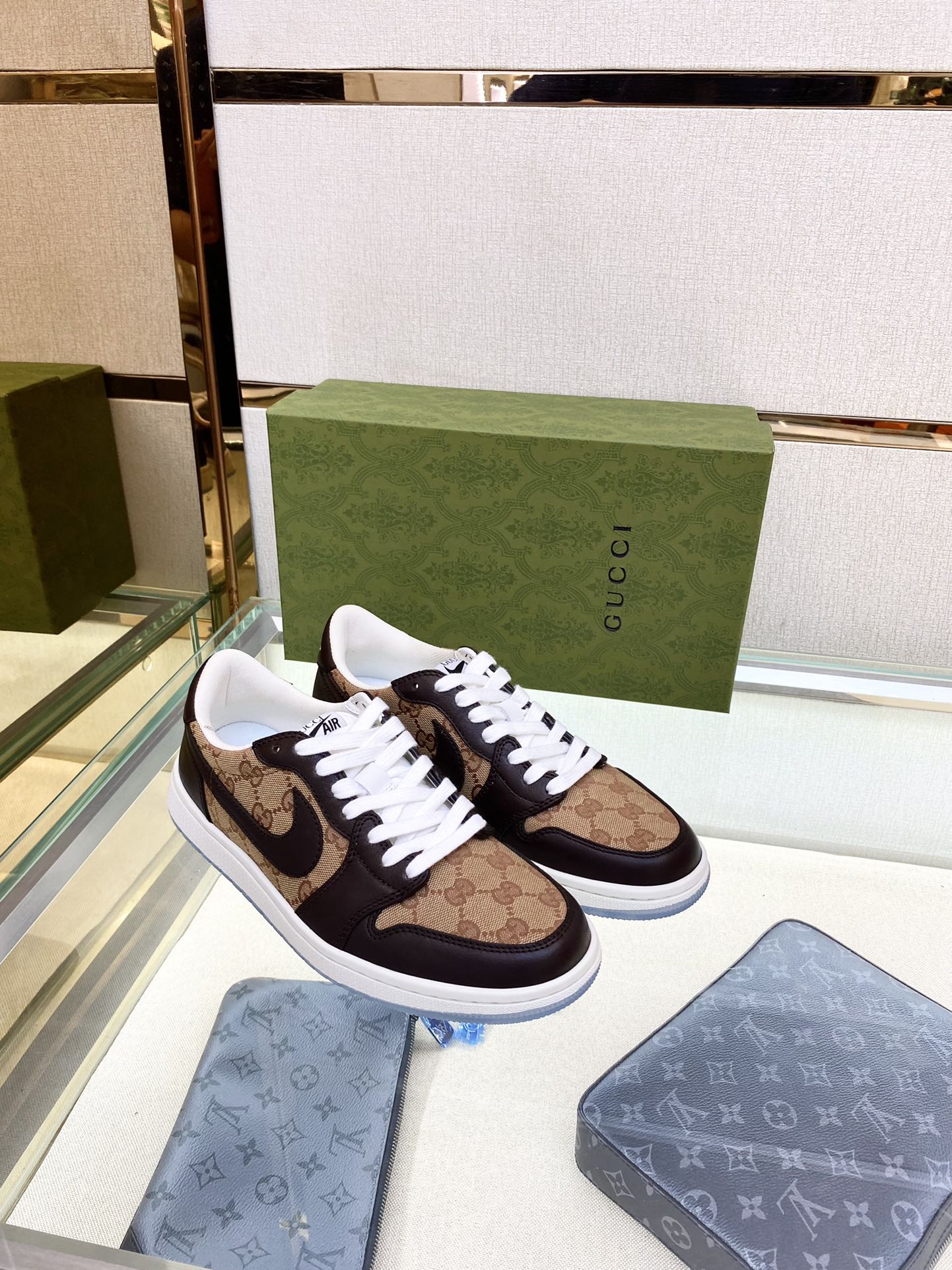 GU AJ1 N*KE Sneakers Jordan