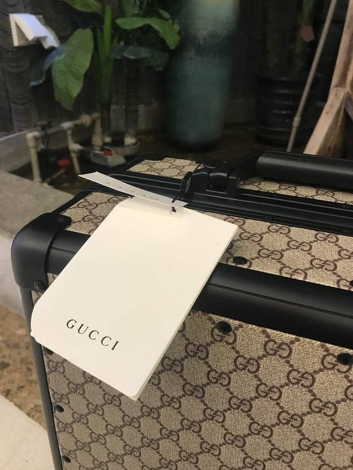 GU Rolling Luggage Bag