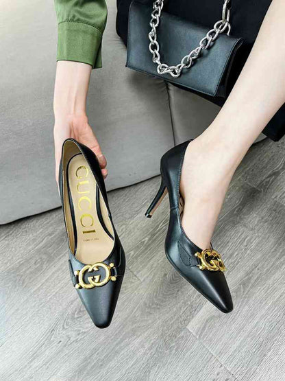 GU  Shoes Woman Logo