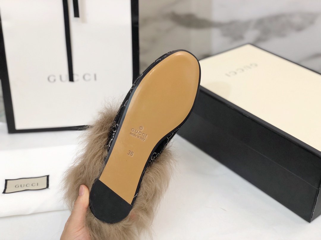 GU Mule Prince Town Black Monogram