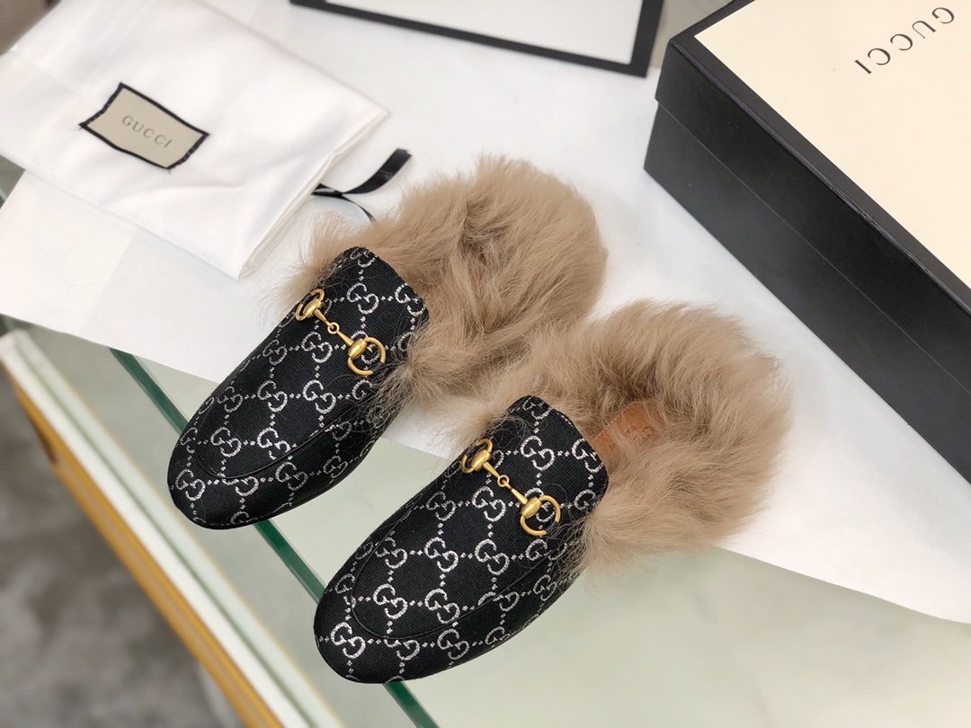 GU Mule Prince Town Black Monogram