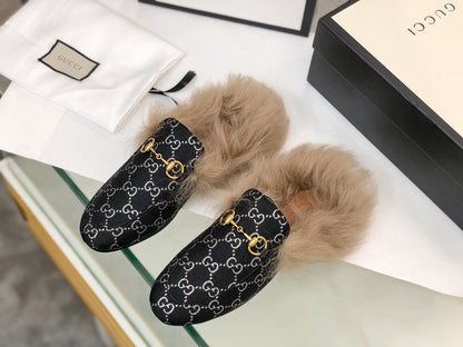 GU Mule Prince Town Black Monogram