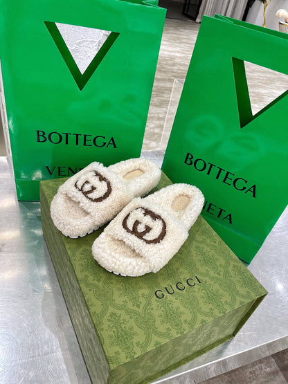 GU Slippers Shearling
