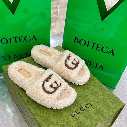 GU Slippers Shearling