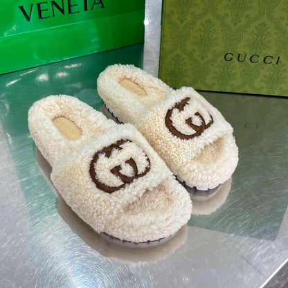 GU Slippers Shearling