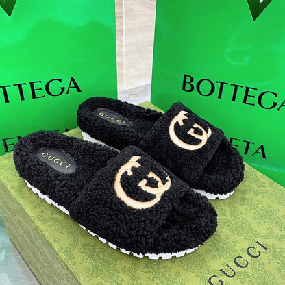 GU Slippers Shearling