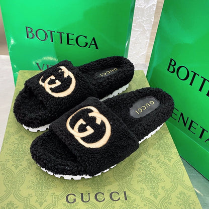 GU Slippers Shearling