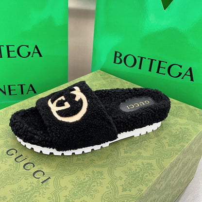 GU Slippers Shearling