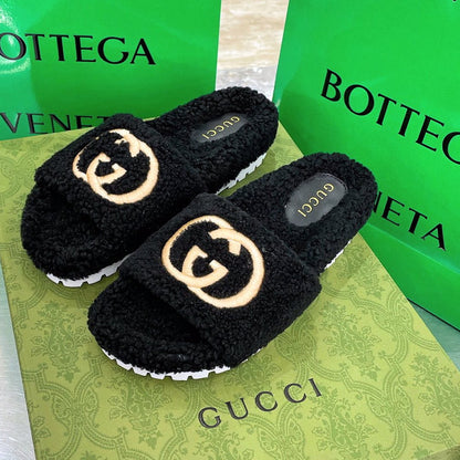 GU Slippers Shearling