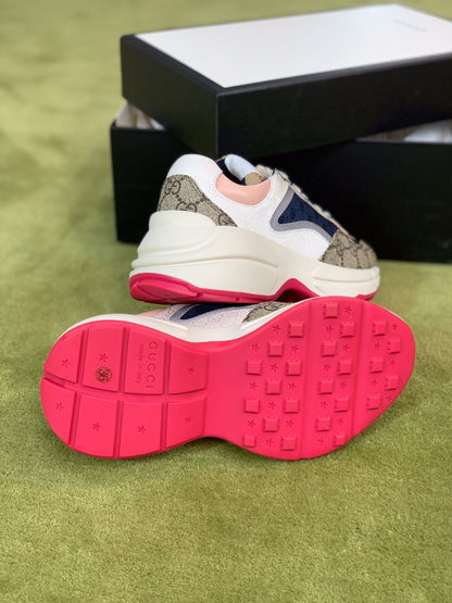 GU Sneakers Mono