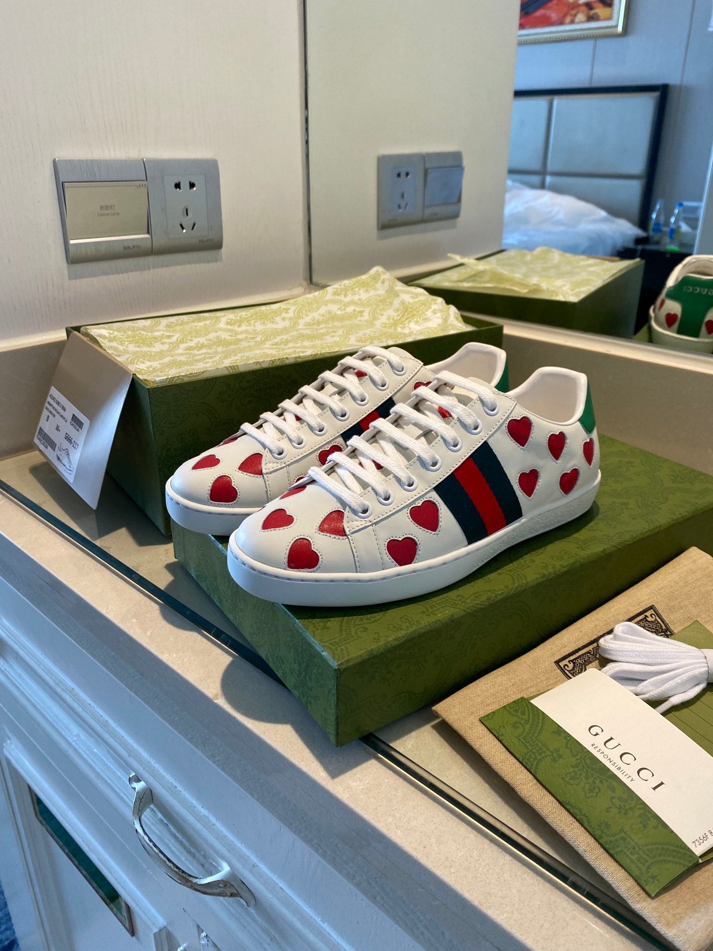 GU Hearth Sneakers