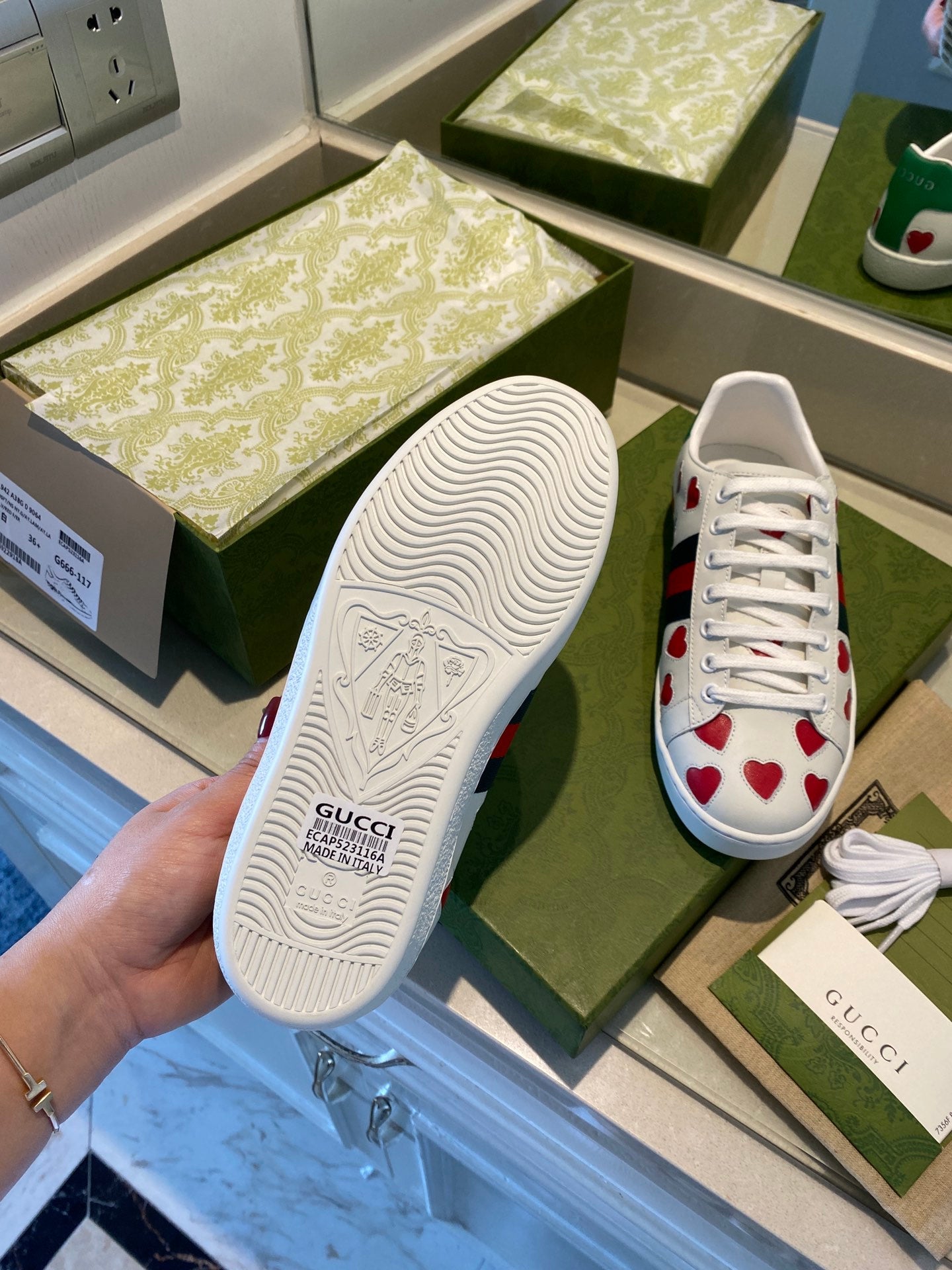 GU Hearth Sneakers
