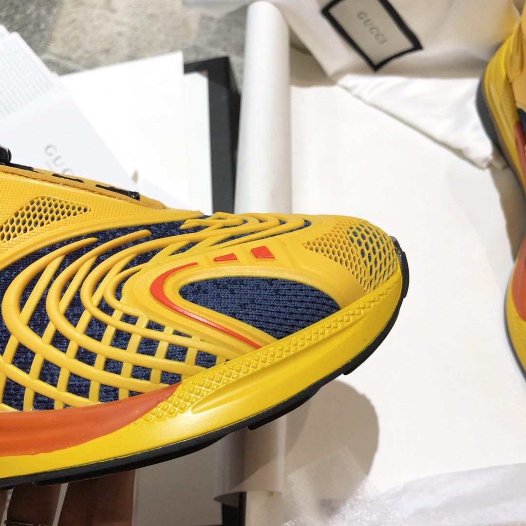 GU Sneakers Yellow