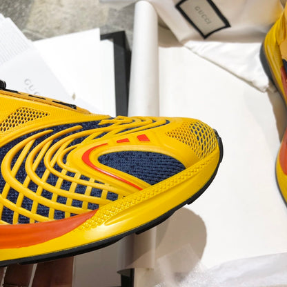 GU Sneakers Yellow