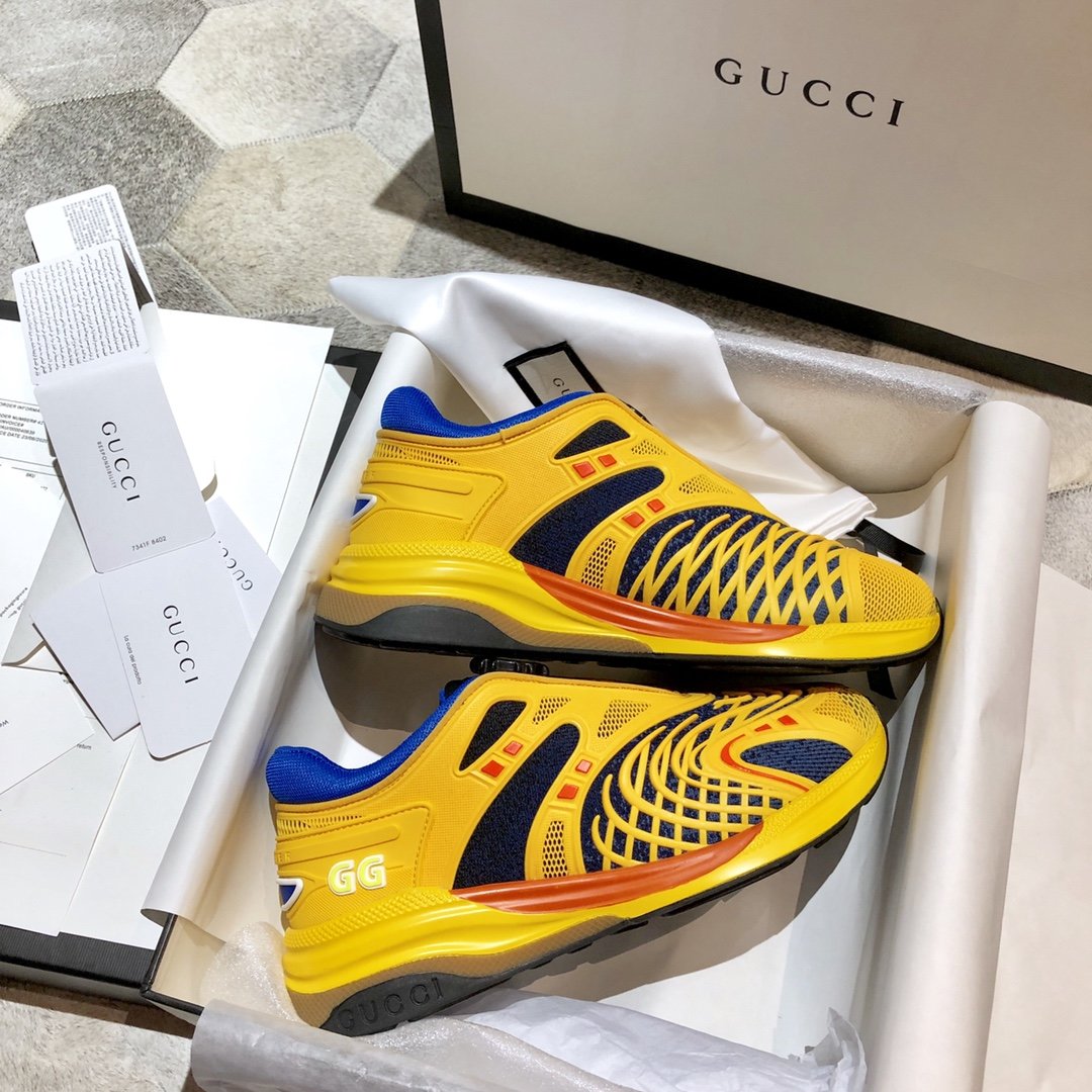 GU Sneakers Yellow