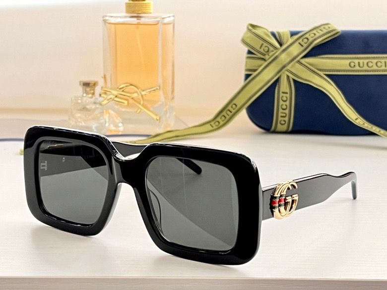 GU Sunglasses 2 Color 's