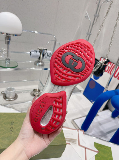 GU  Sneakers Woman