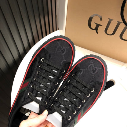 GU Sneakers Monogram