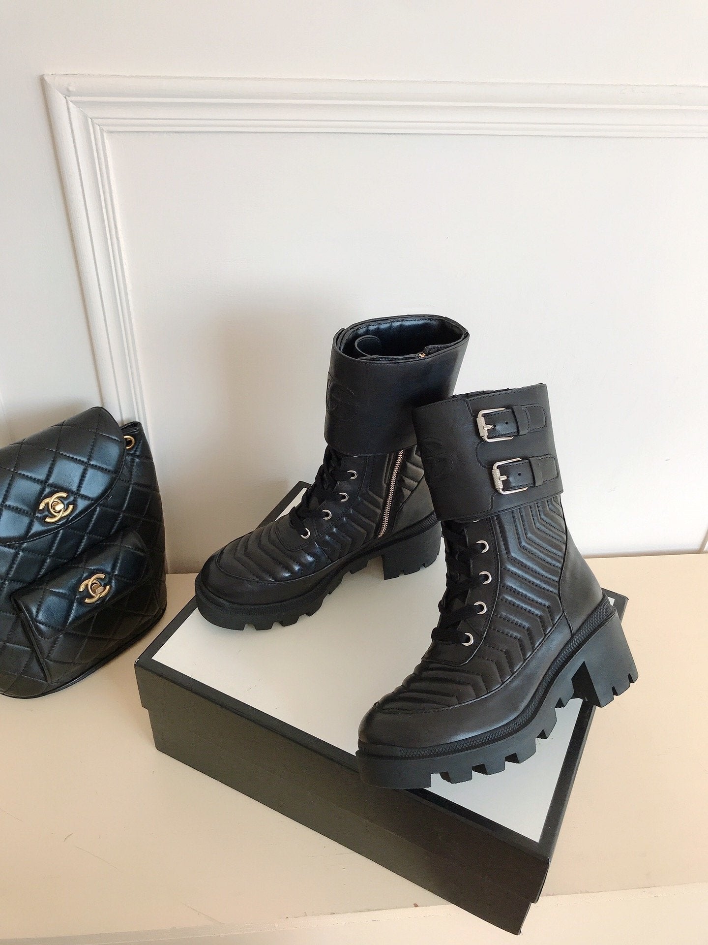GU  Boots Black