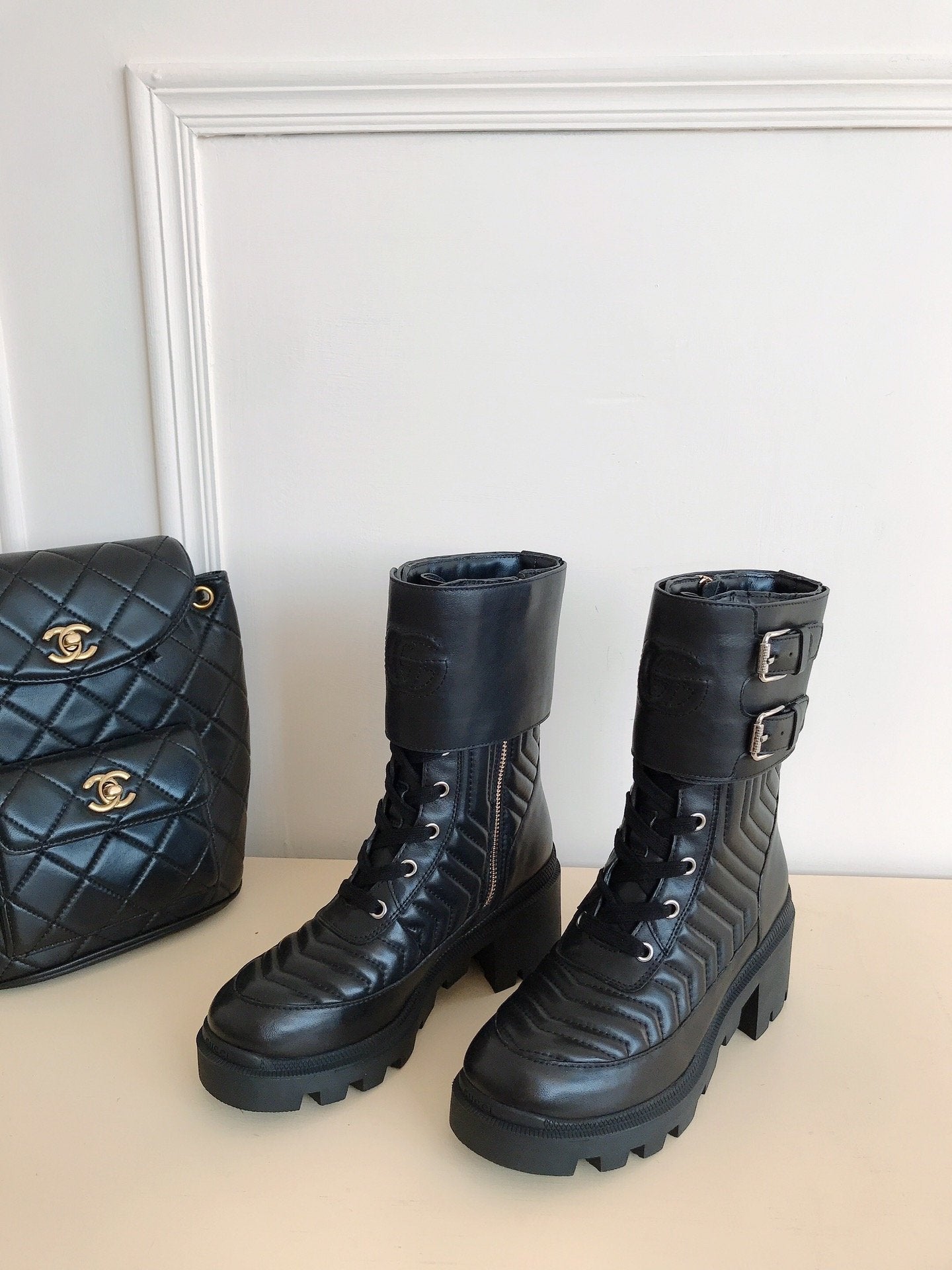 GU  Boots Black