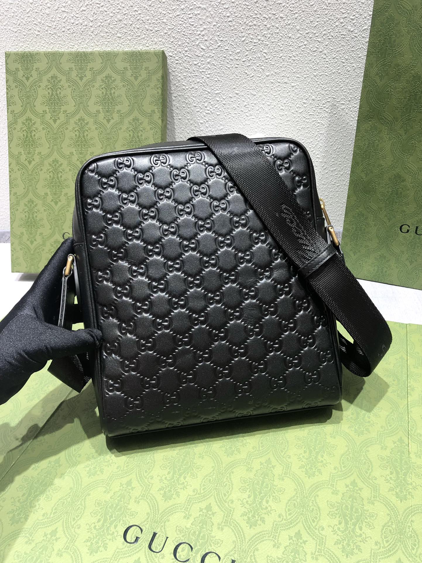 GU Bag messenger  2 Color 's  23 cm