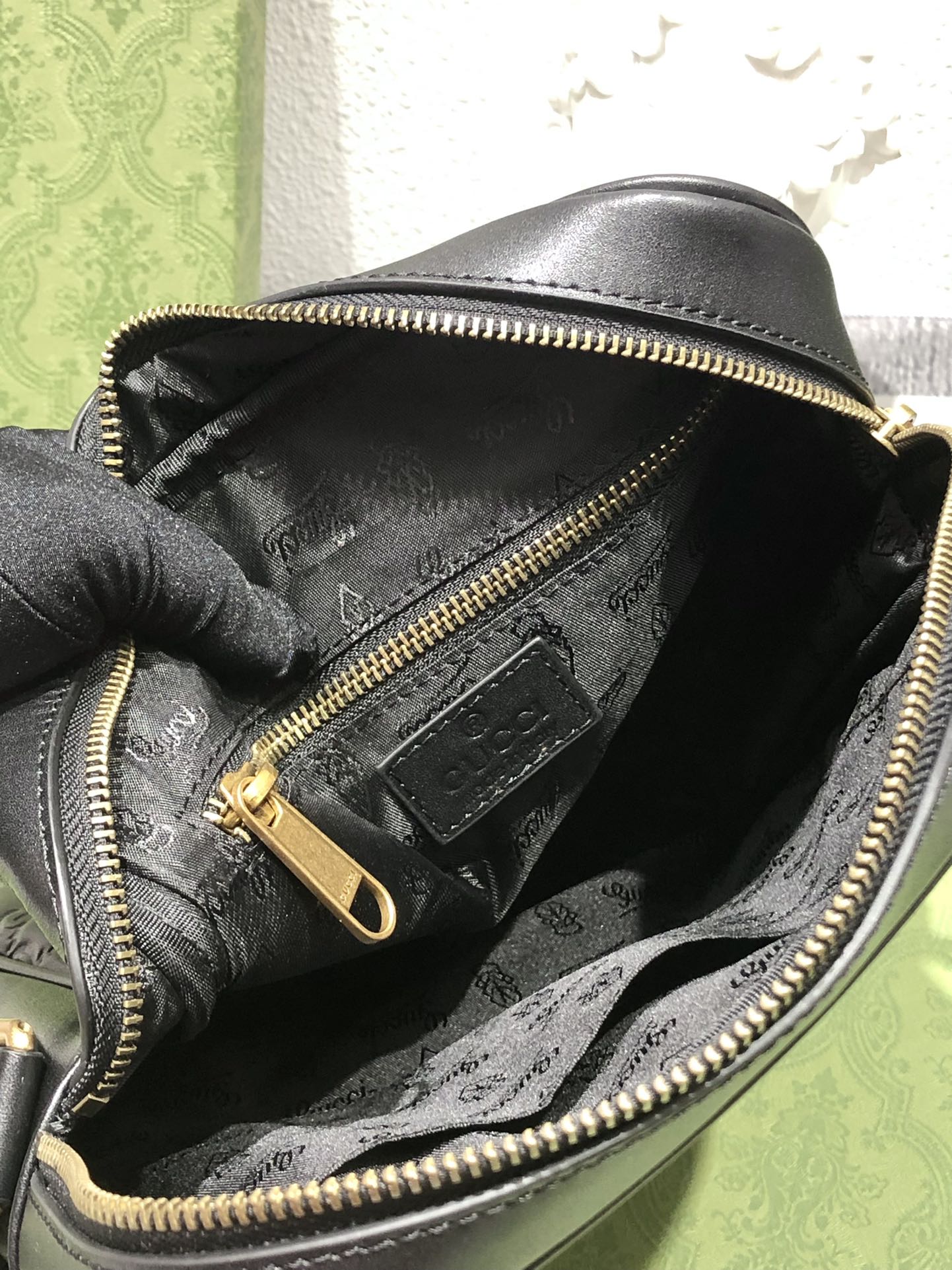 GU Bag messenger  2 Color 's  23 cm