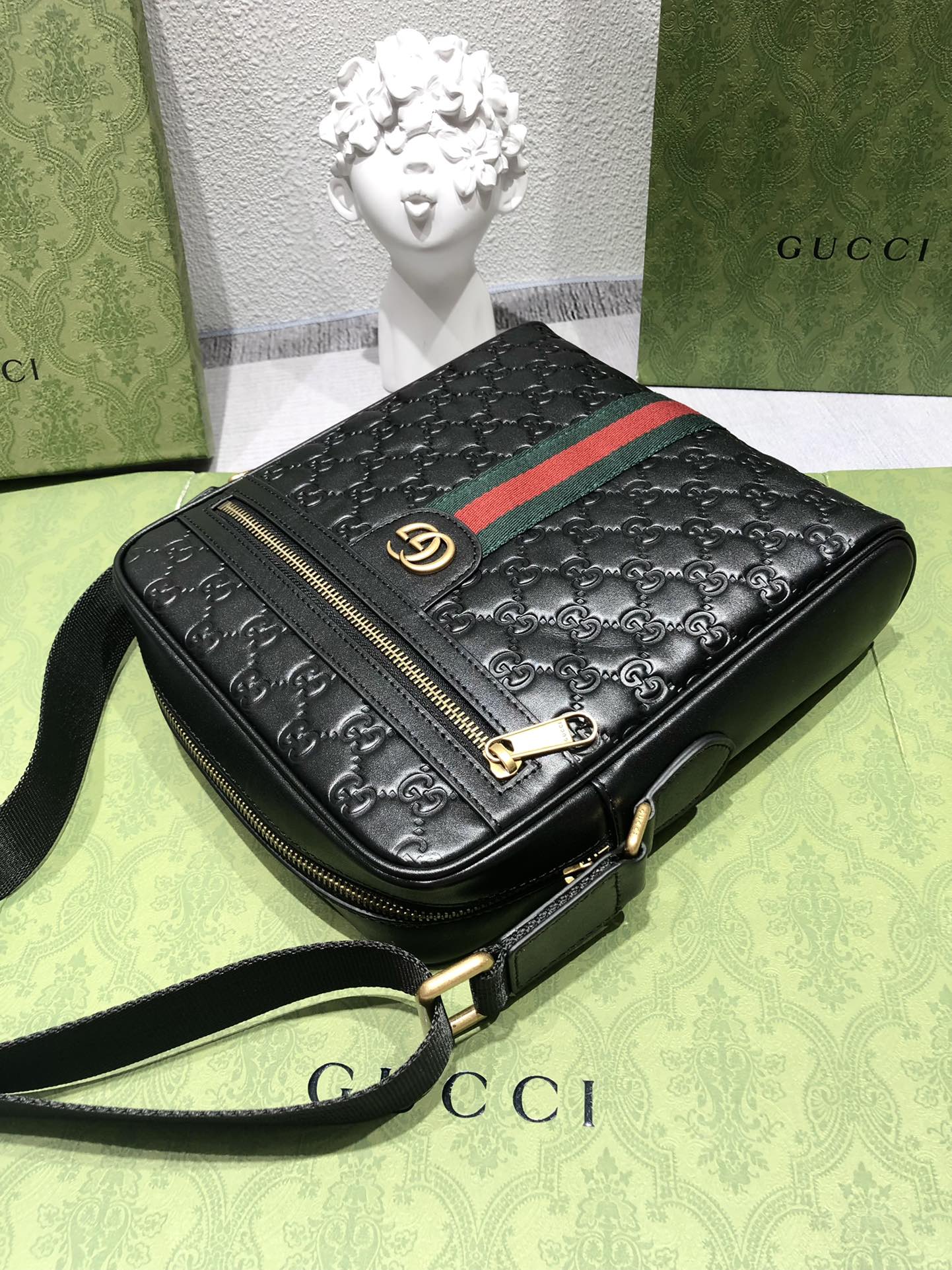 GU Bag messenger  2 Color 's  23 cm