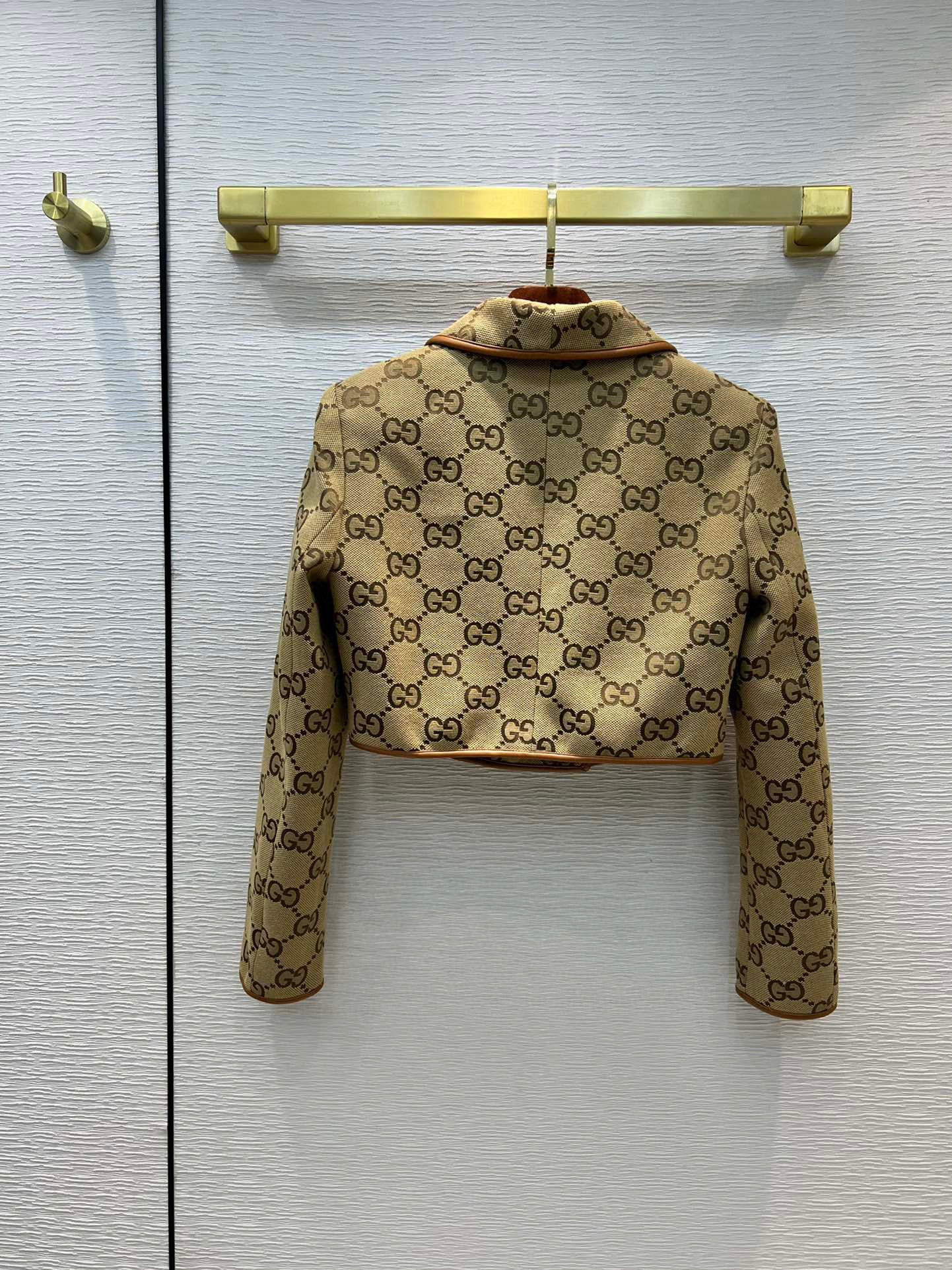 GU Jacket Logo Skirt Suit Woman
