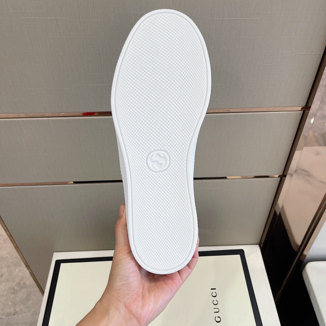 GU Sneakers Slip on