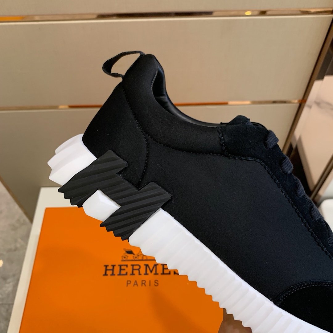 HRM Sneakers Black