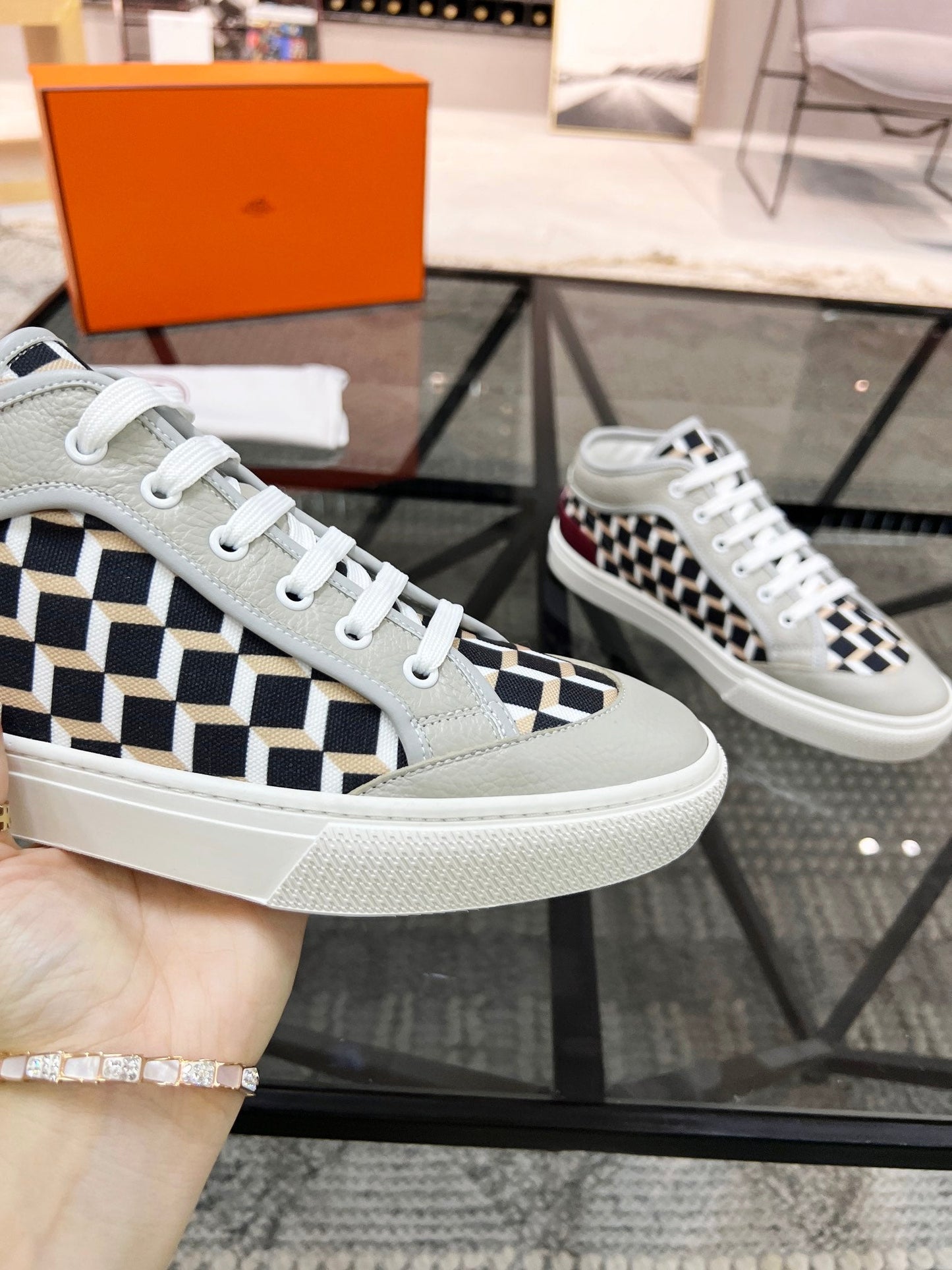 HRM Sneakers  2 Color 's