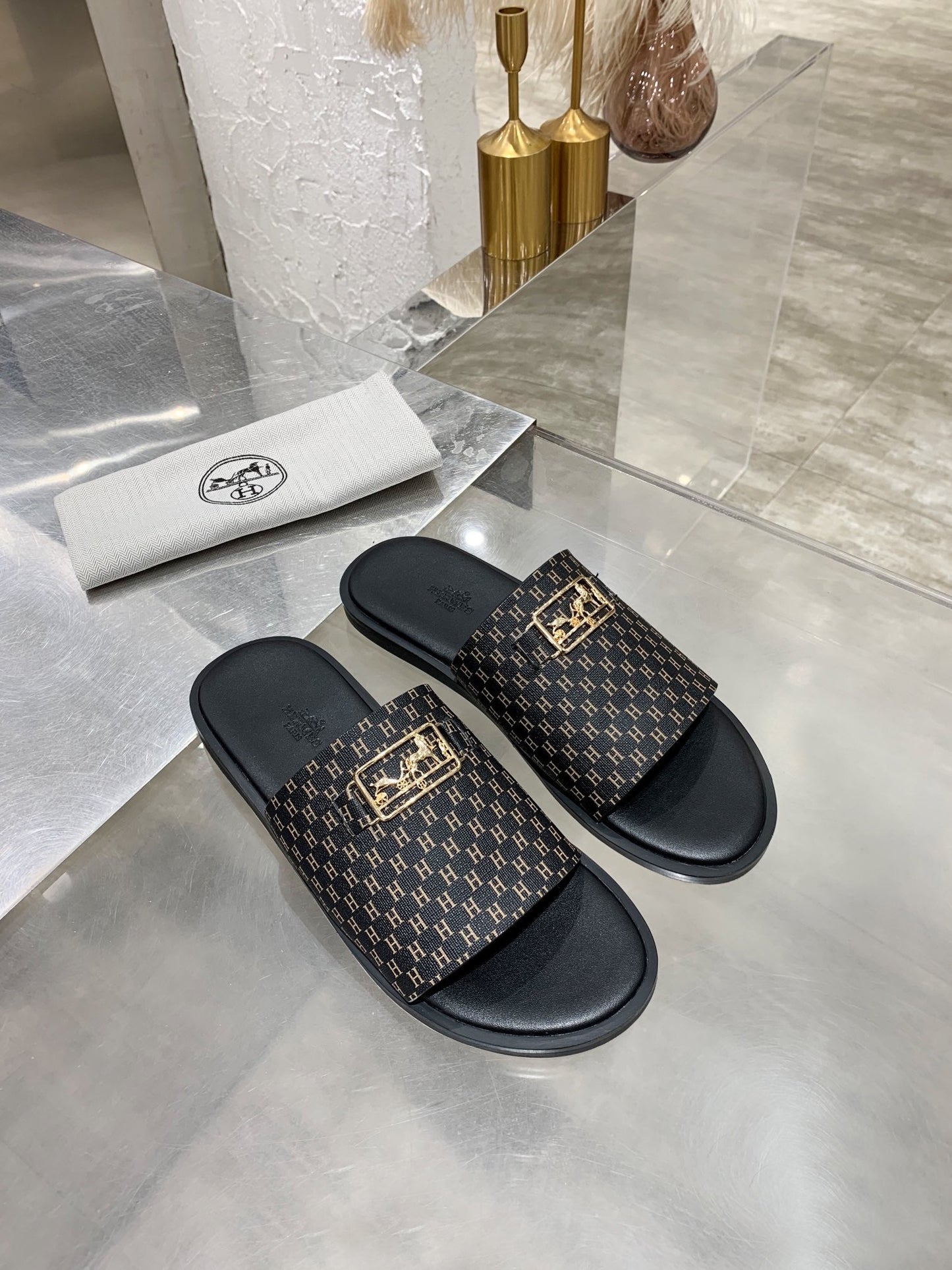 HRM Slippers Flat 2 Color 's