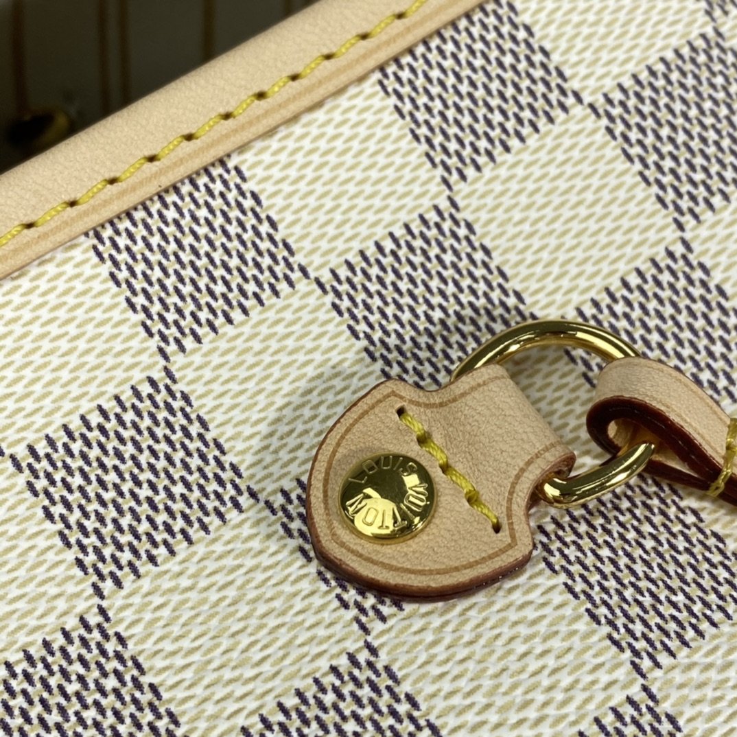 LU Never Leather Bag
