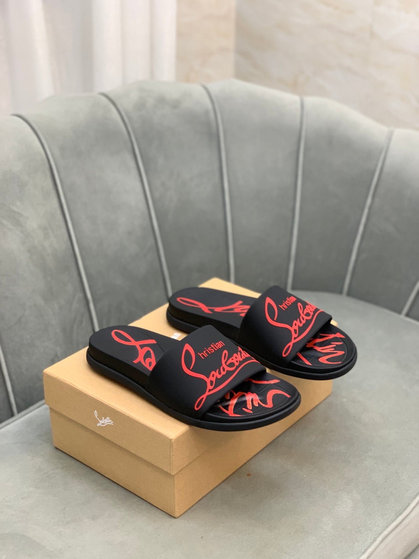LABUTIN Slippers