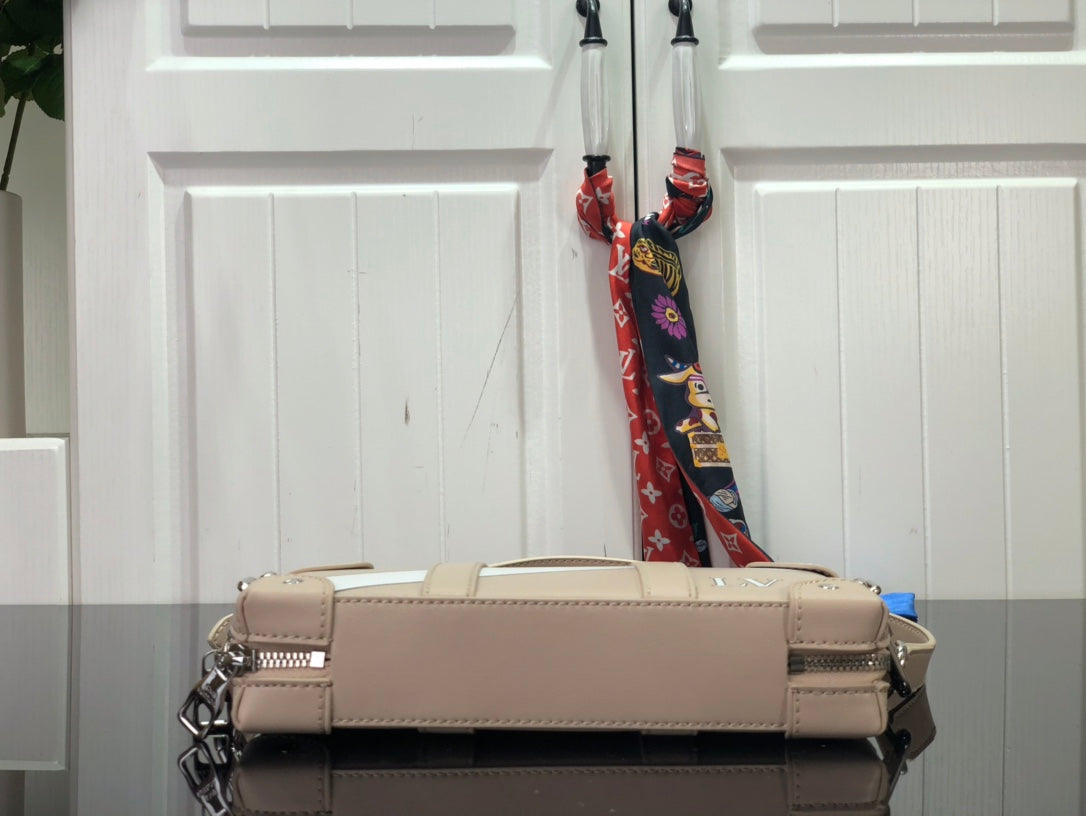 LU Bag  messenger  22 cm