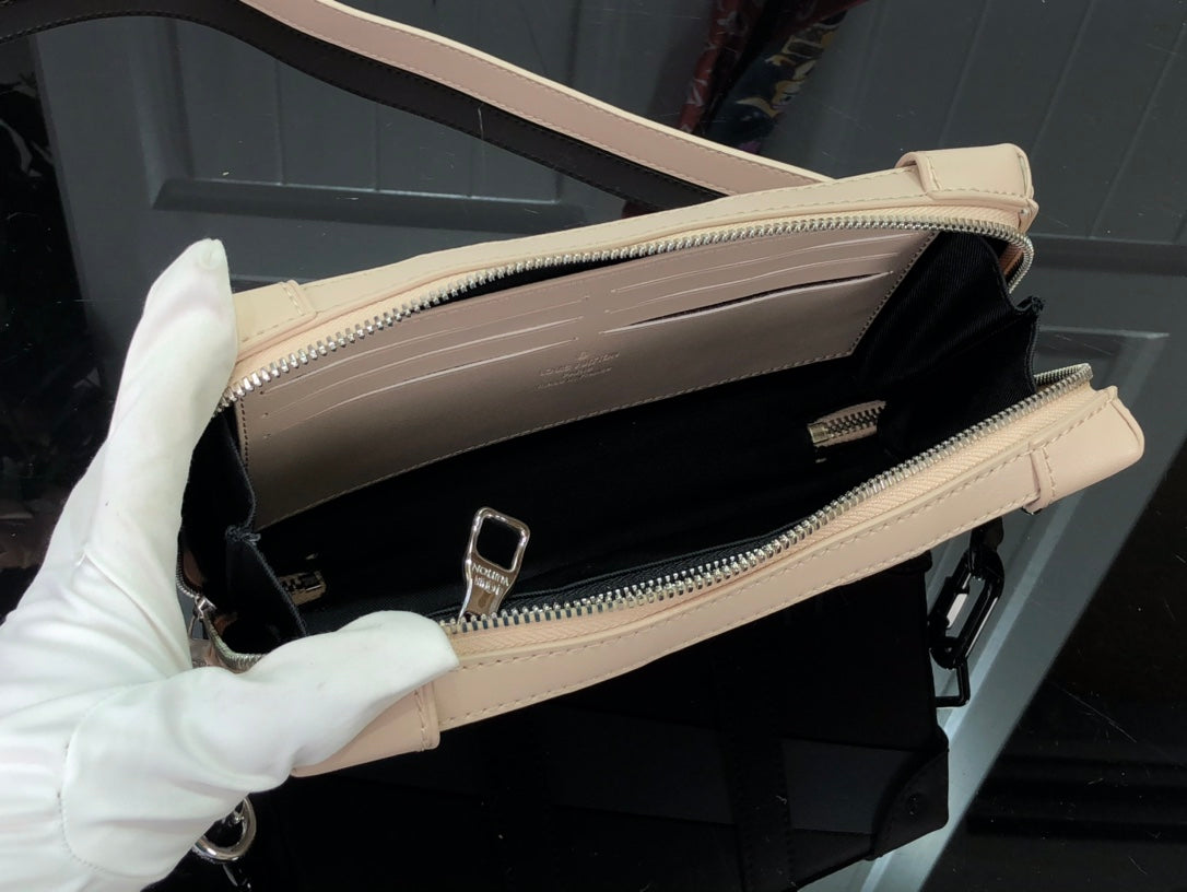 LU Bag  messenger  22 cm