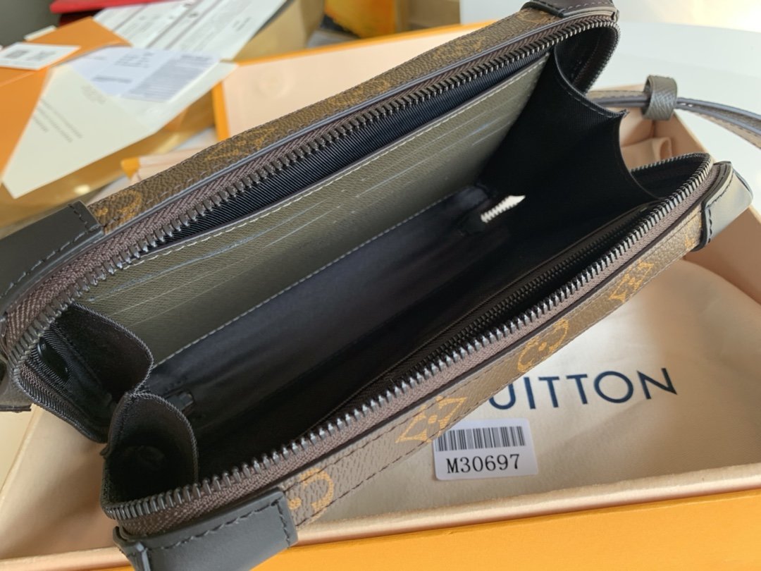 LU Bag Black 22 cm trunk