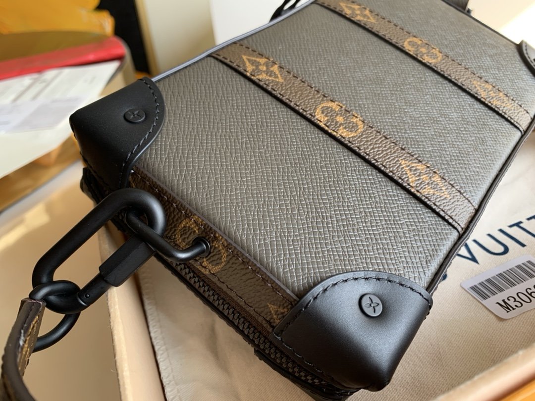 LU Bag Black 22 cm trunk