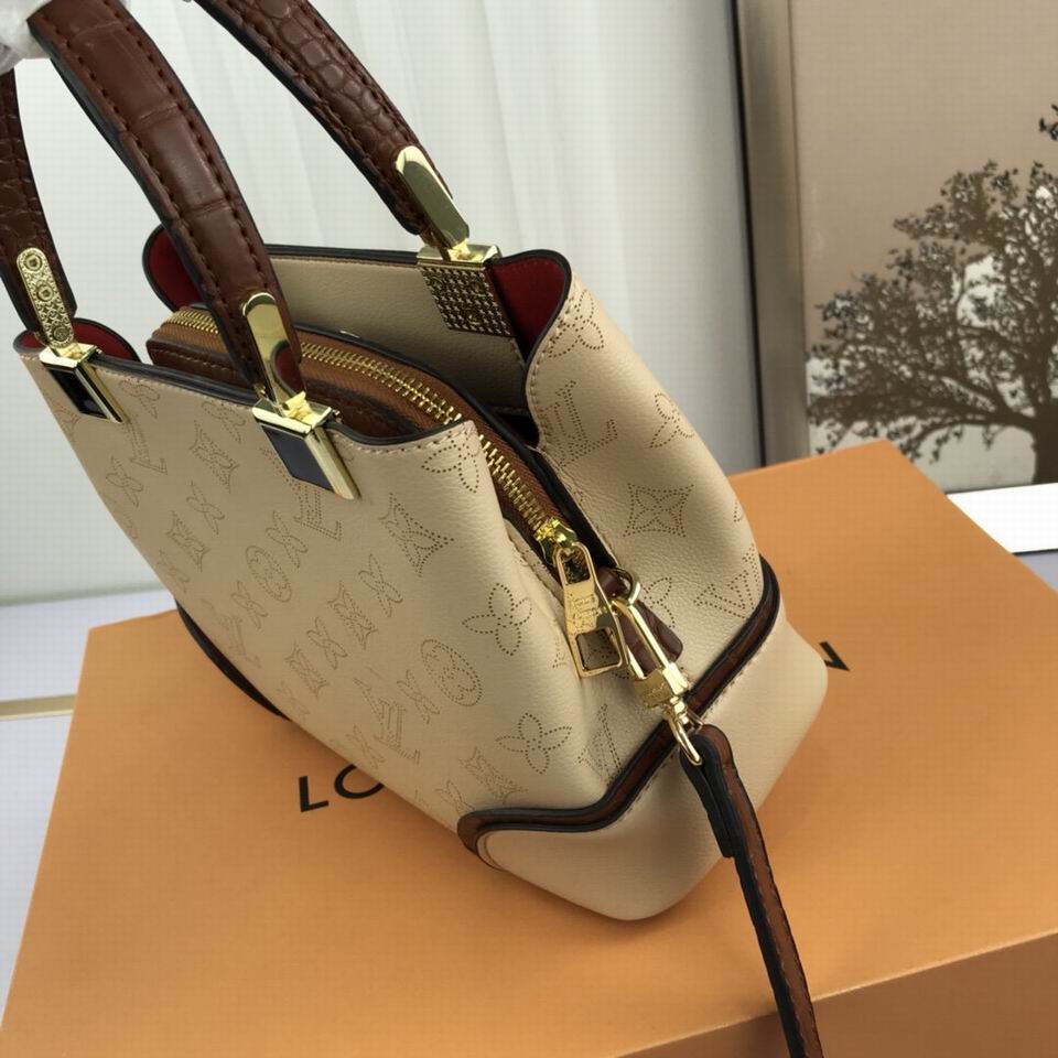 LU Bag Beige