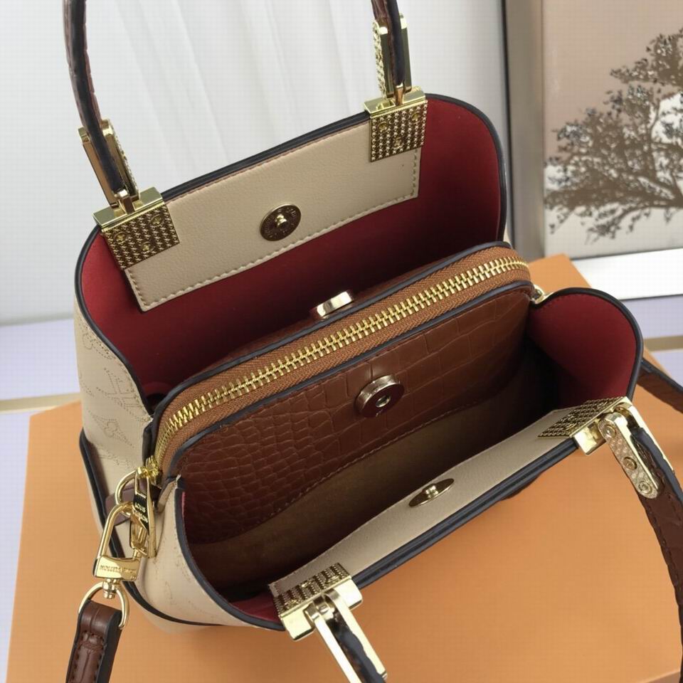 LU Bag Beige