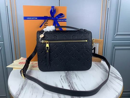LU  Bag Black